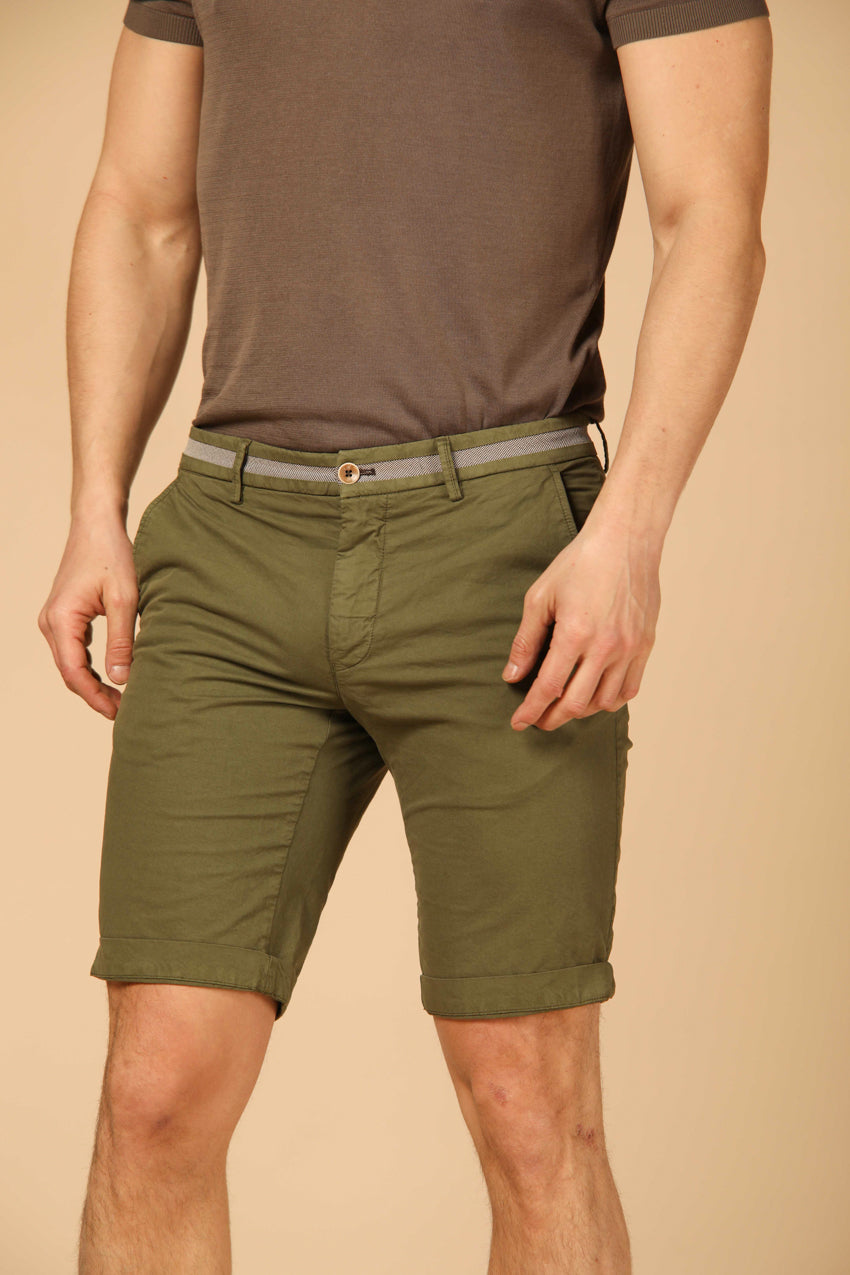 immagine 1 di bermuda chino uomo modello Torino University in verde fit slim di Mason's