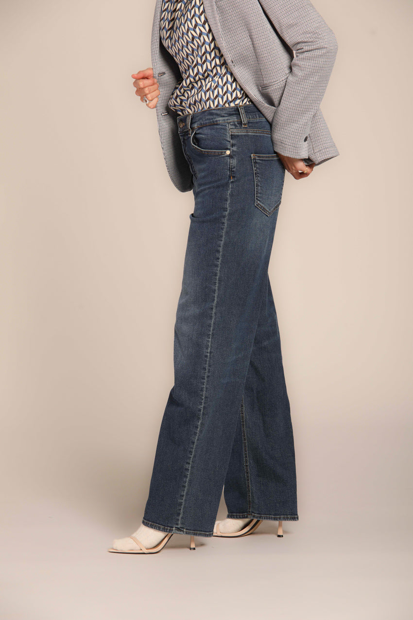 immagine 2  di pantalone denim donna, modello Victoria, 5 tasche di colore blu navy, fit straight di mason's