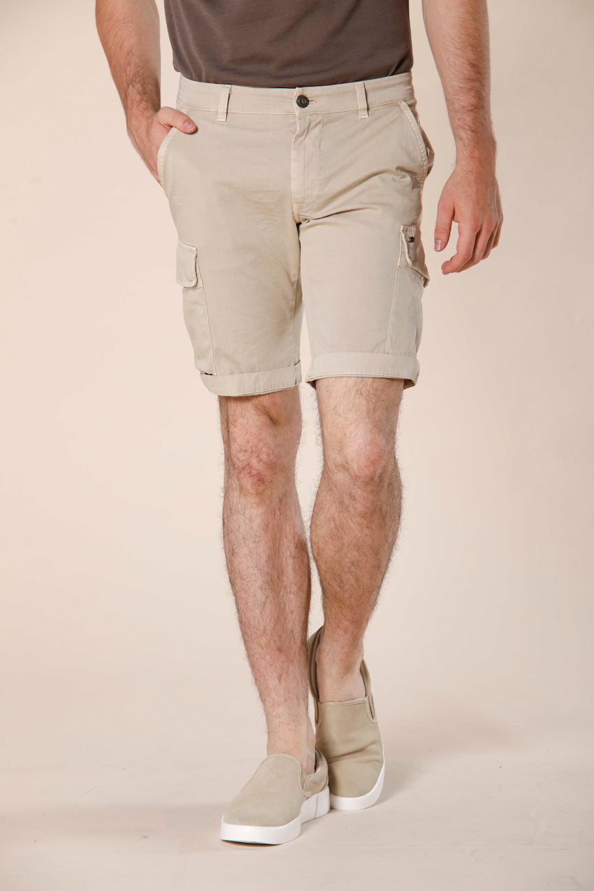 Bild 1 von Mason's hellbeige Stretch-Satin- Chile-Cargo-Bermudashorts für Männer