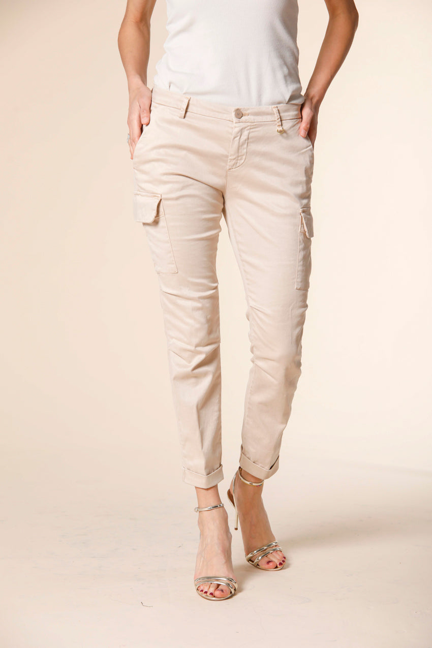 Immagine 1 di pantalone cargo donna in raso stretch color kaki scuro modello Chile City di Mason's