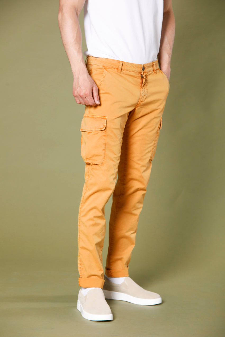 immagine 1 di pantalone cargo uomo in cotone stretch icon washing modello Chile colore arancio pavone extra slim di mason's