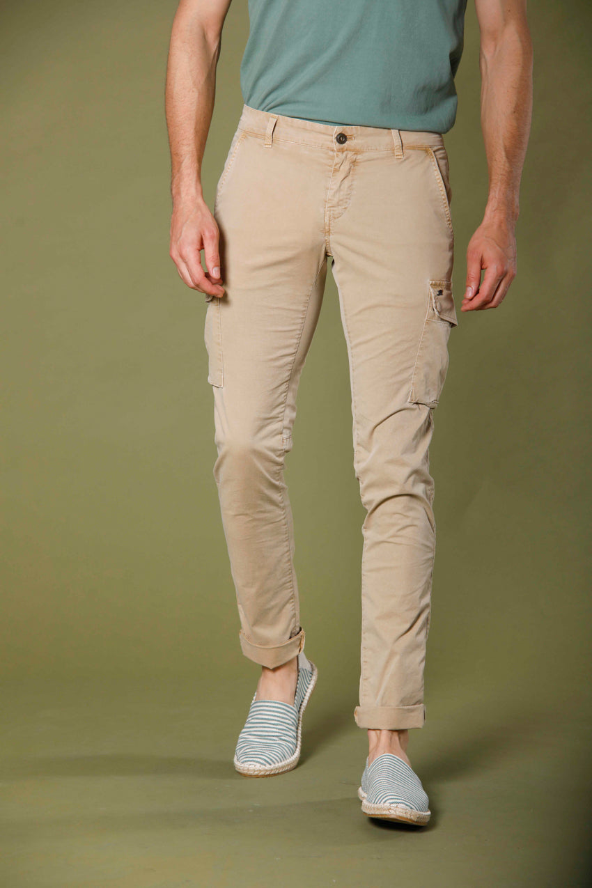 immagine 1 di pantalone cargo uomo in cotone stretch icon washing modello Chile colore kaki scuro extra slim di mason's