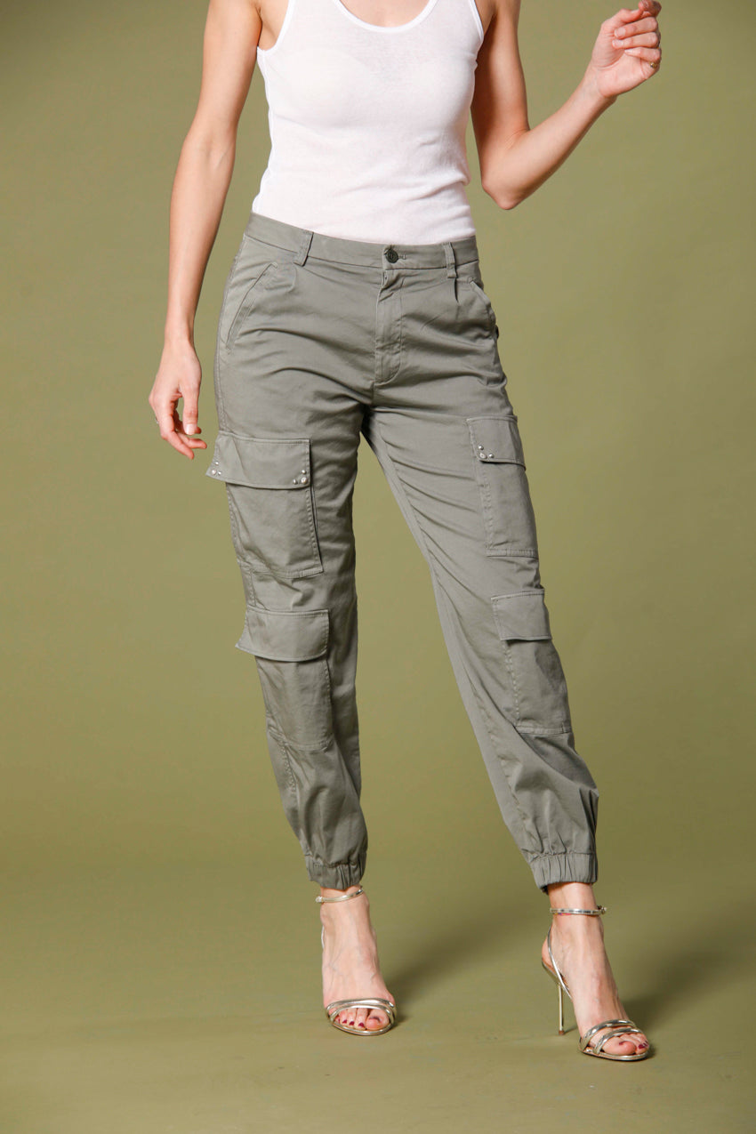 Immagine 1 di pantalone cargo donna in gabardina color verde militare modello Evita Cargo di Mason's