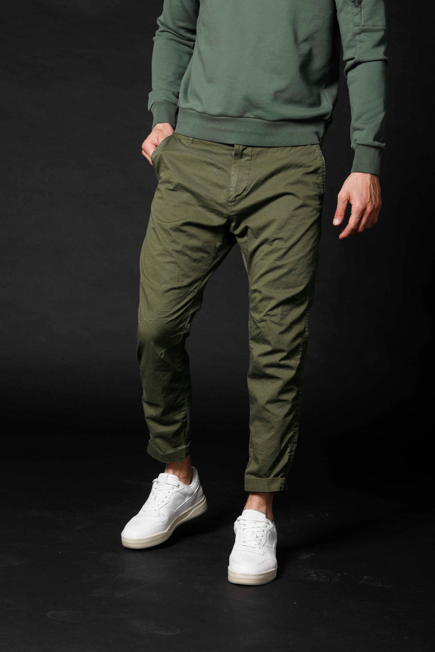 Bild 1 der limitierten Herren Stretch-Twillhose Modell John Coolkhinos carrot fit grün Chino Hose von Mason's