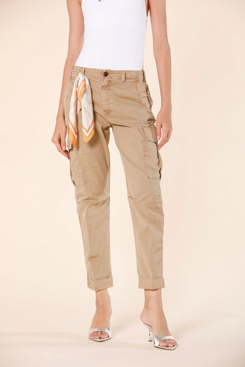 Immagine 1 di pantalone cargo donna in twill di cotone color biscotto incon washes modello Judy Archivio W di Mason's