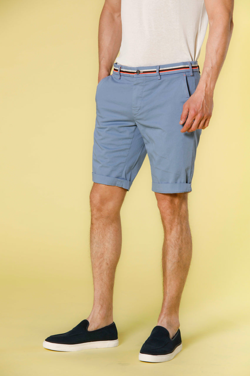 immagine 1 di bermuda chino uomo in raso stretch modello Milano start colore celeste slim fit di Mason's 