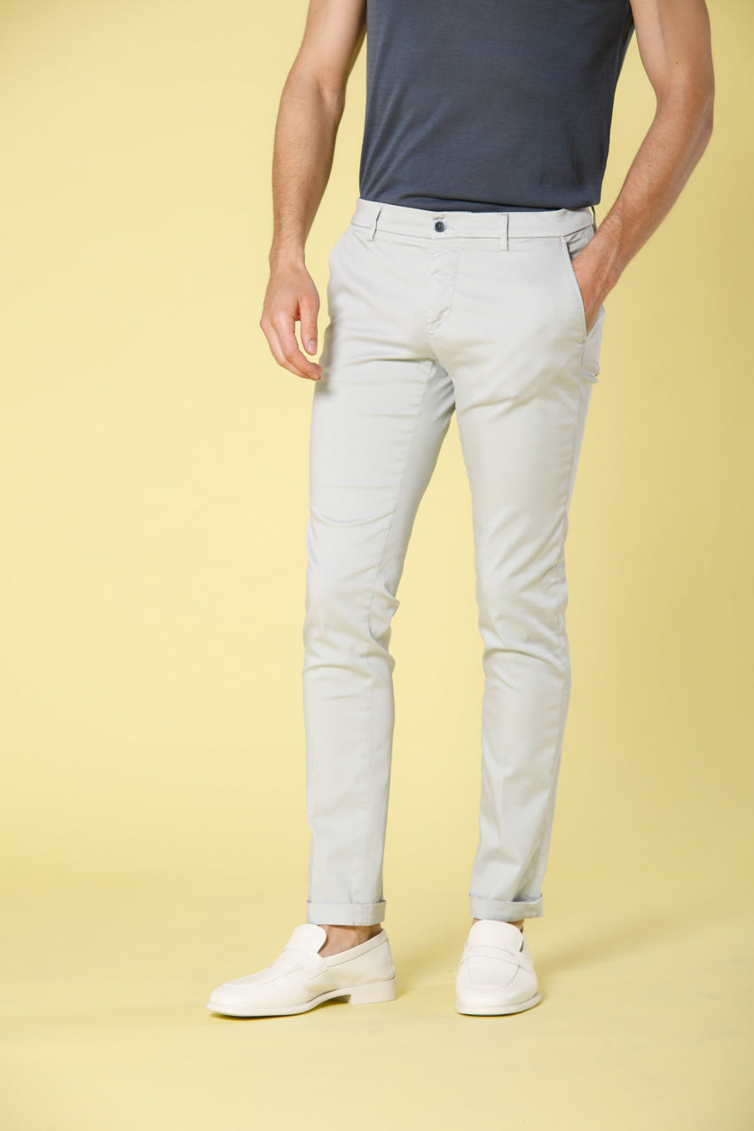 Immagine 1 di pantalone chino uomo in gabardina stretch color verdino modello Milano Style di Mason's