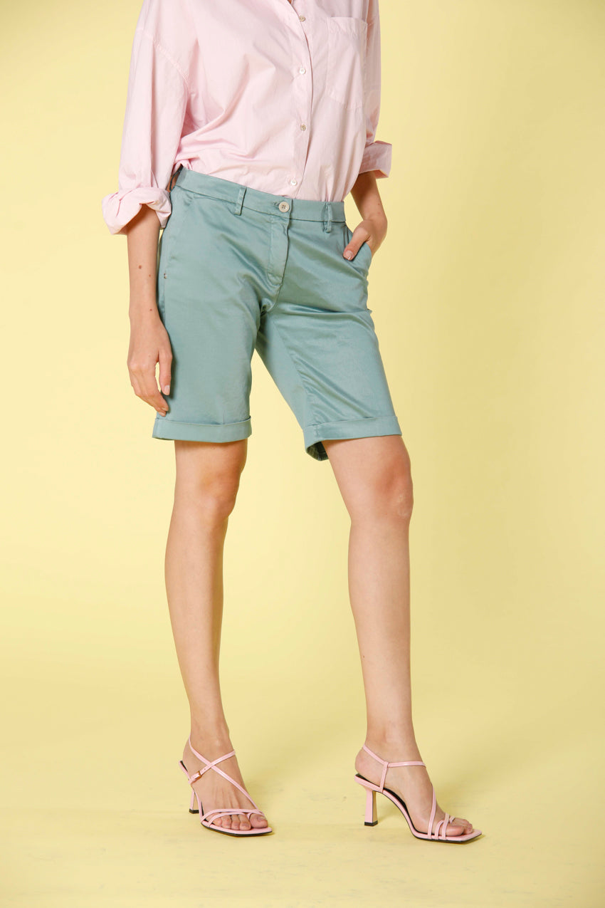 immagine 1 di bermuda chino donna in raso stretch modello new york colore verde menta regular fit di Mason's