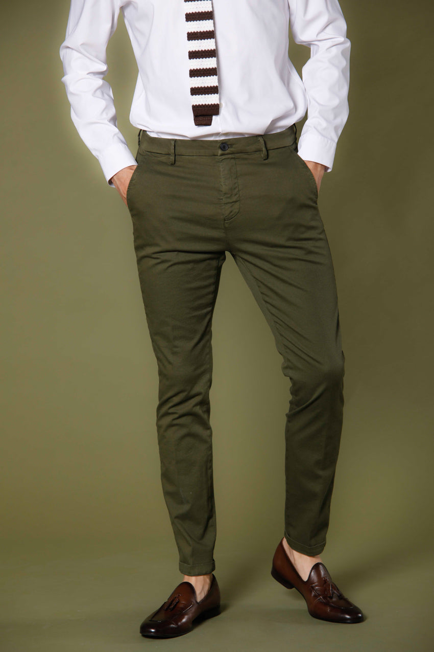 Image 1 du pantalon chino homme en tricot de coton et tencel vert modéle Osaka Style par Mason's