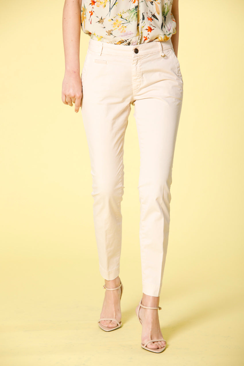 immagine 1 di pantalone chino donna in gabardina modello jaqueline archivio colore rosa pastello curvy di mason's