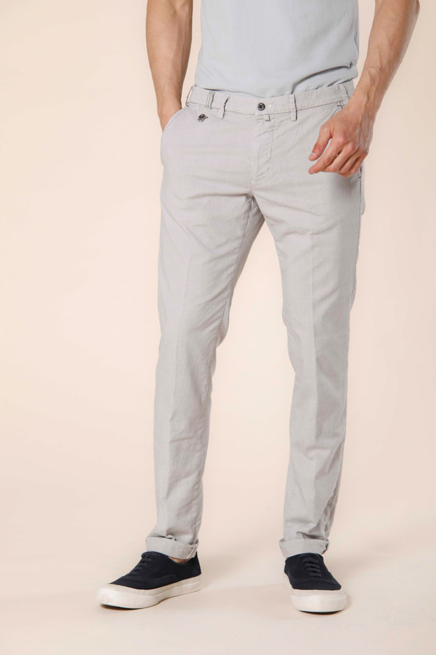 Immagine 1 di pantalone chino da uomo in cotone e tencel colore stucco con stampa galles modello Torino Prestige di Mason's