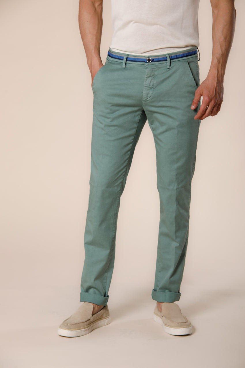 Image 1 du pantalon chino homme en coton et tencel vert menthe avec rubans modéle Torino Summer