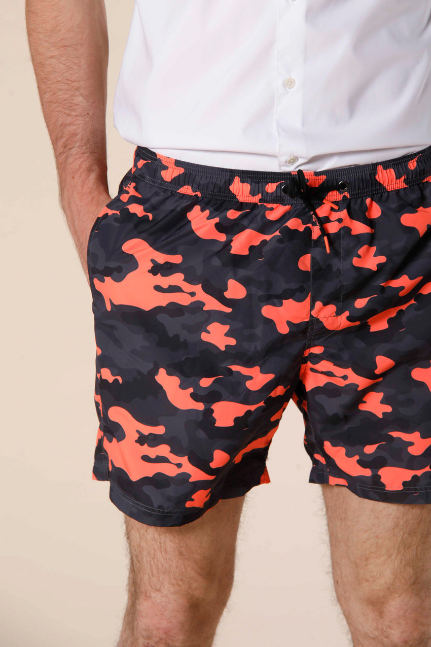 immagine 4 di costume da mare uomo in poliestere pattern camou fluo modello Versilia Beach colore arancio di mason's