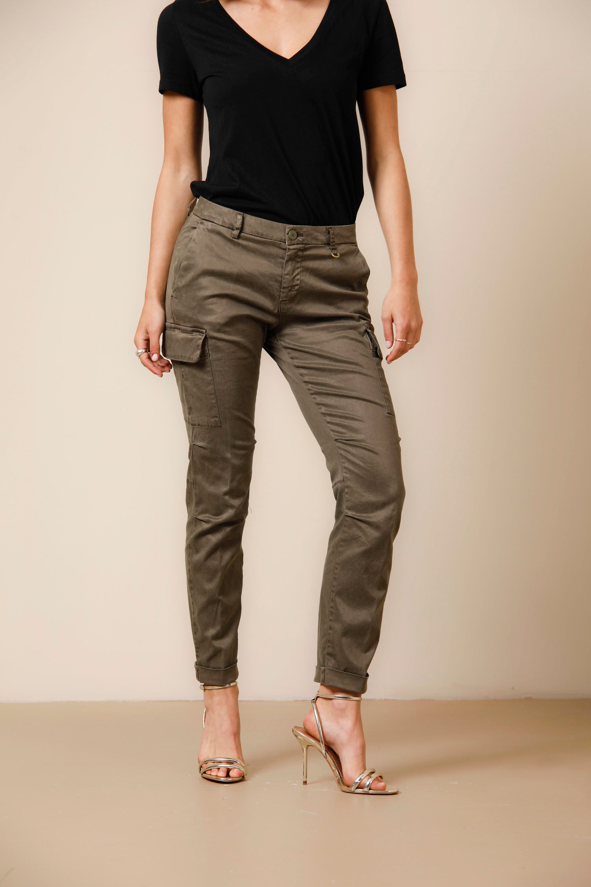 Chile City woman cargo pants in stretch satin icon washes curvy