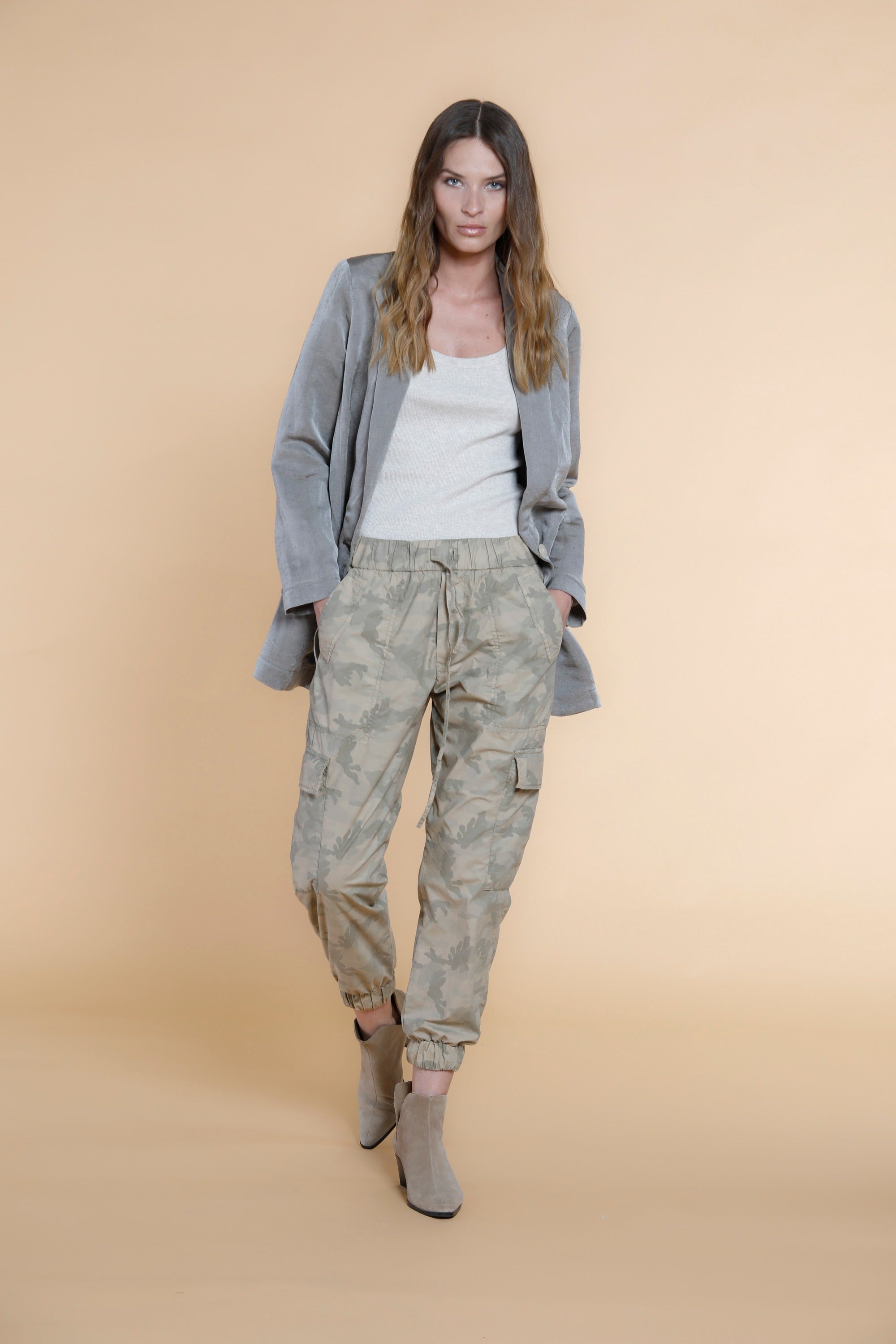 Cargo Jogger woman cargo pants in tencel with camouflage pattern relaxed