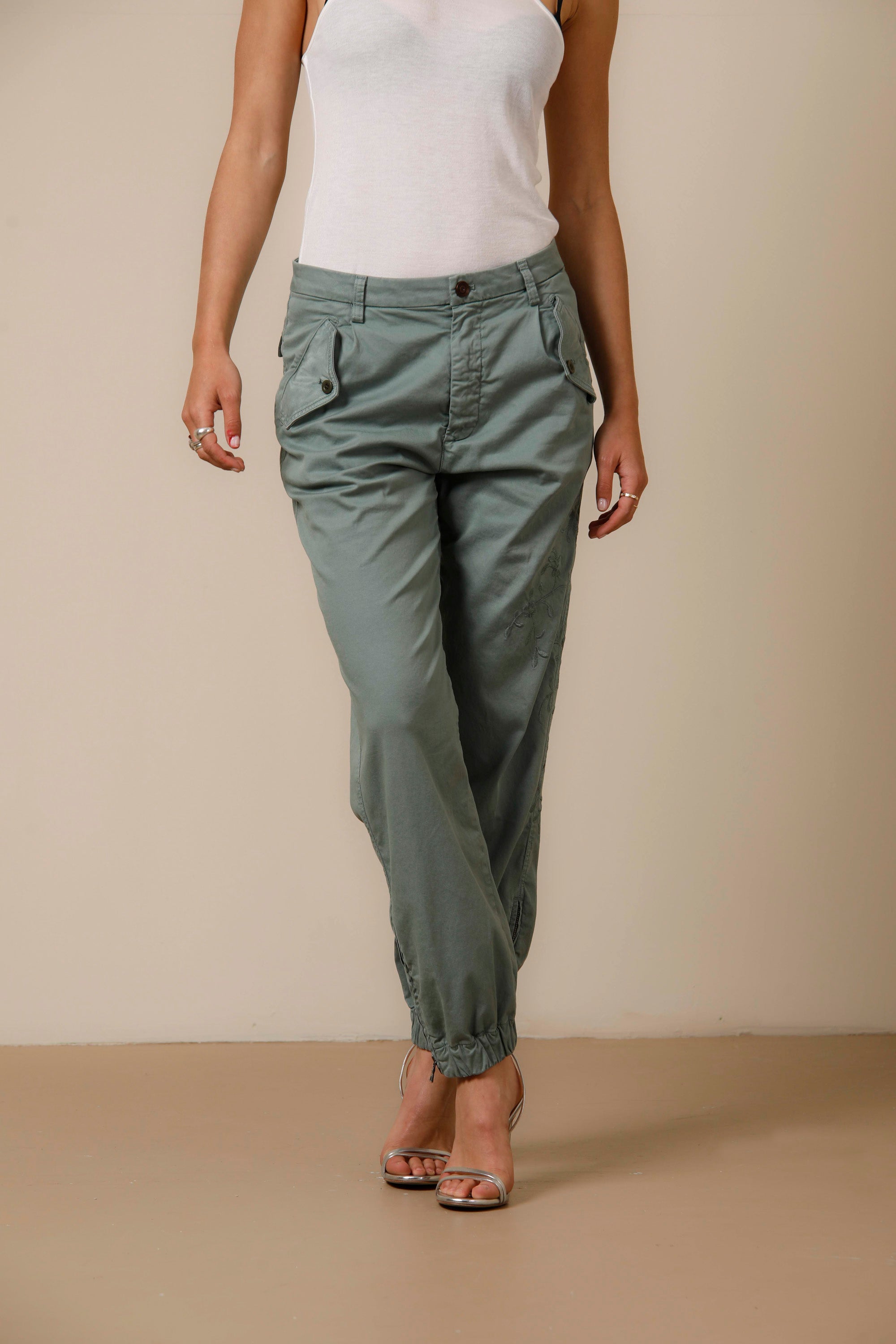 Evita woman cargo pants in tencel and cotton with embroidery curvy